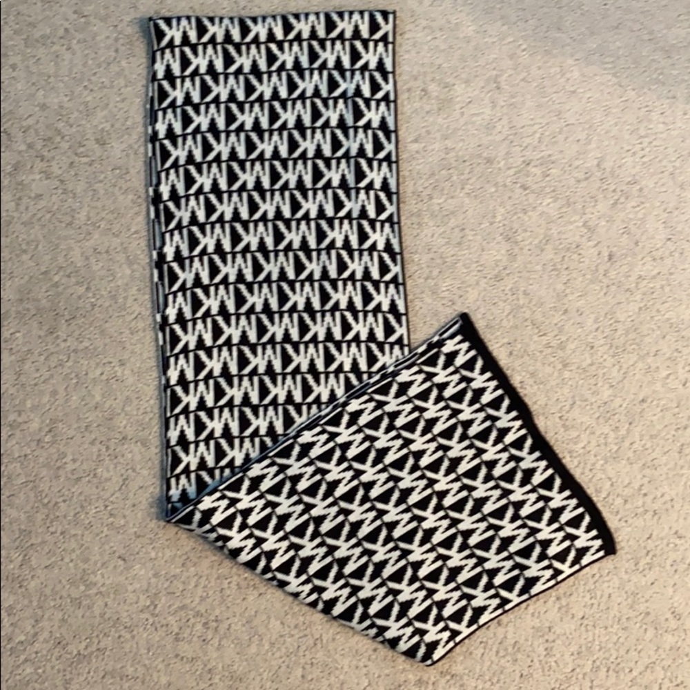 Women’s scarf